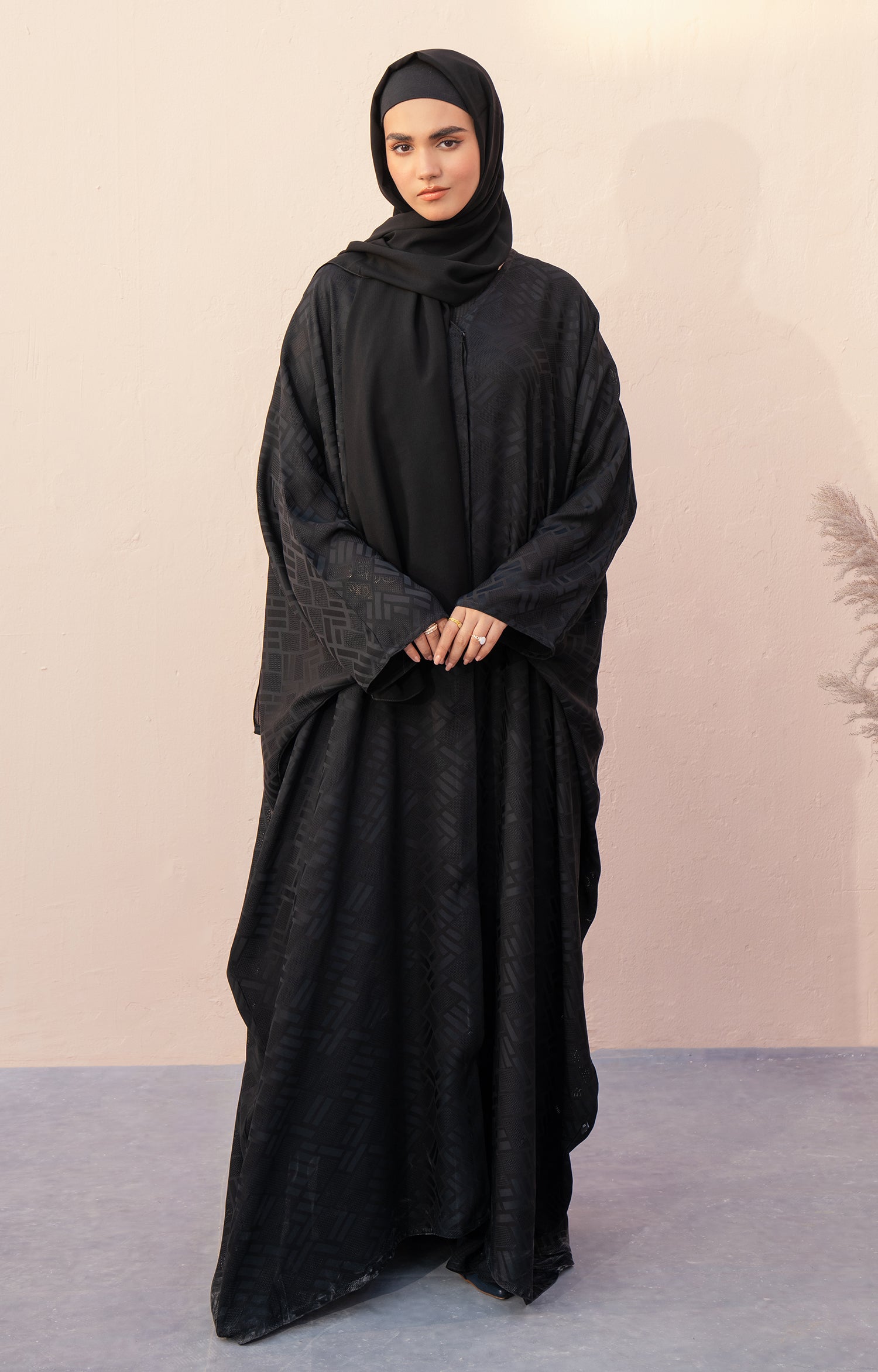 PARISAY BLACK CAPE