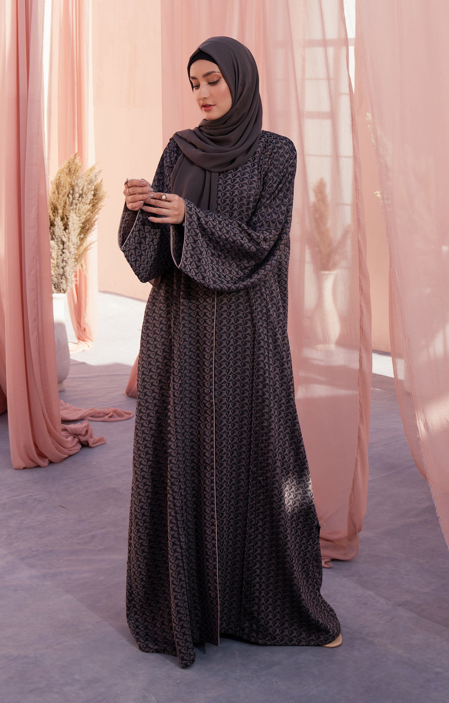 CREWEL CREAM FRONT OPEN ABAYA