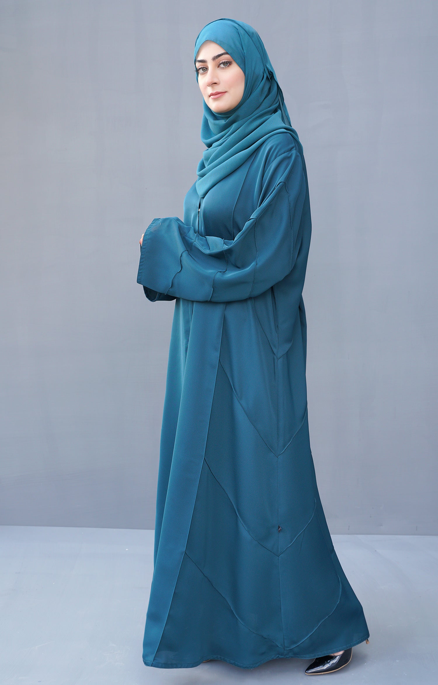 Fazura jade Front open abaya