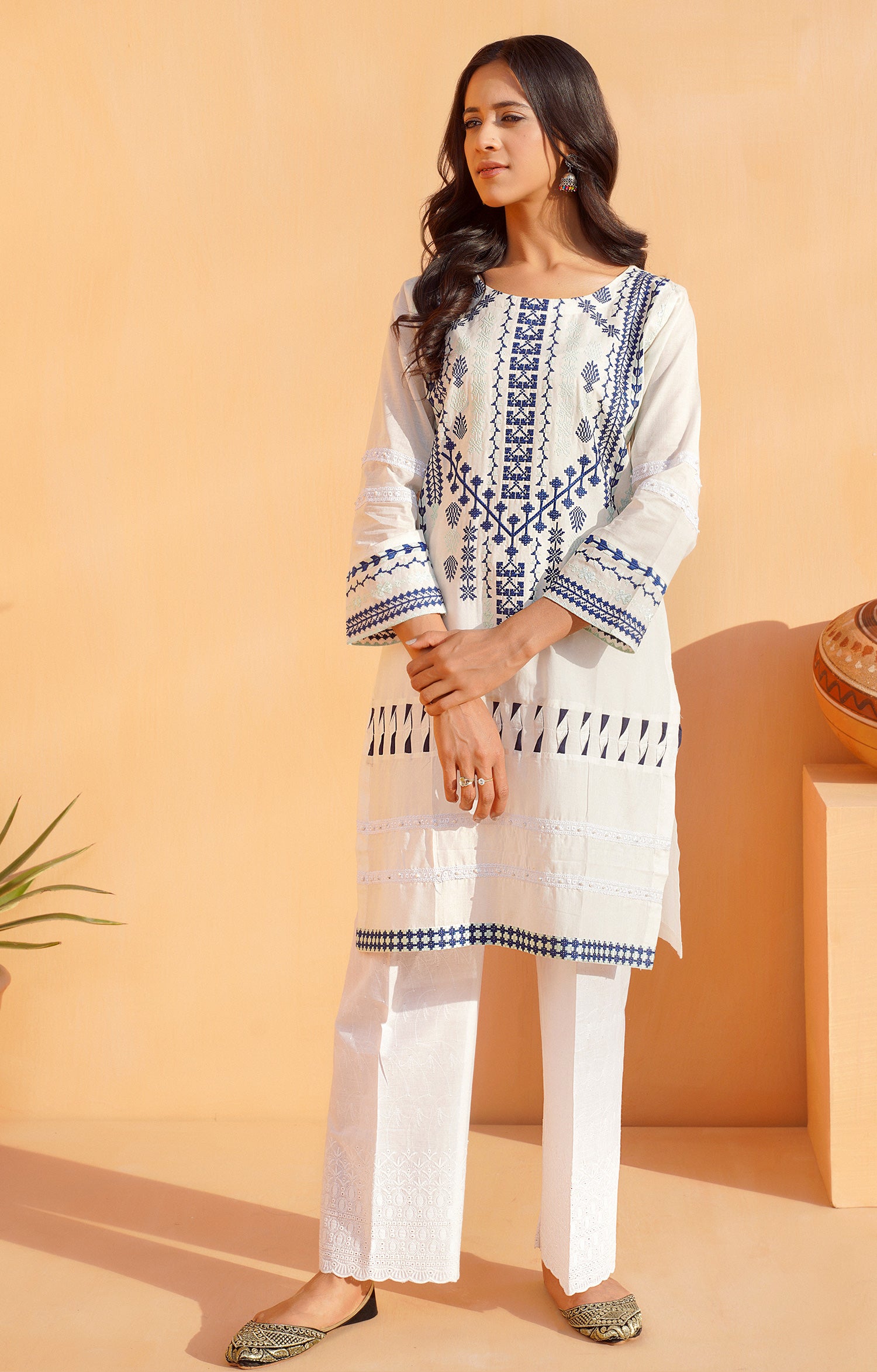 WHITE AFFAIR - EMBROIDERED SHIRT