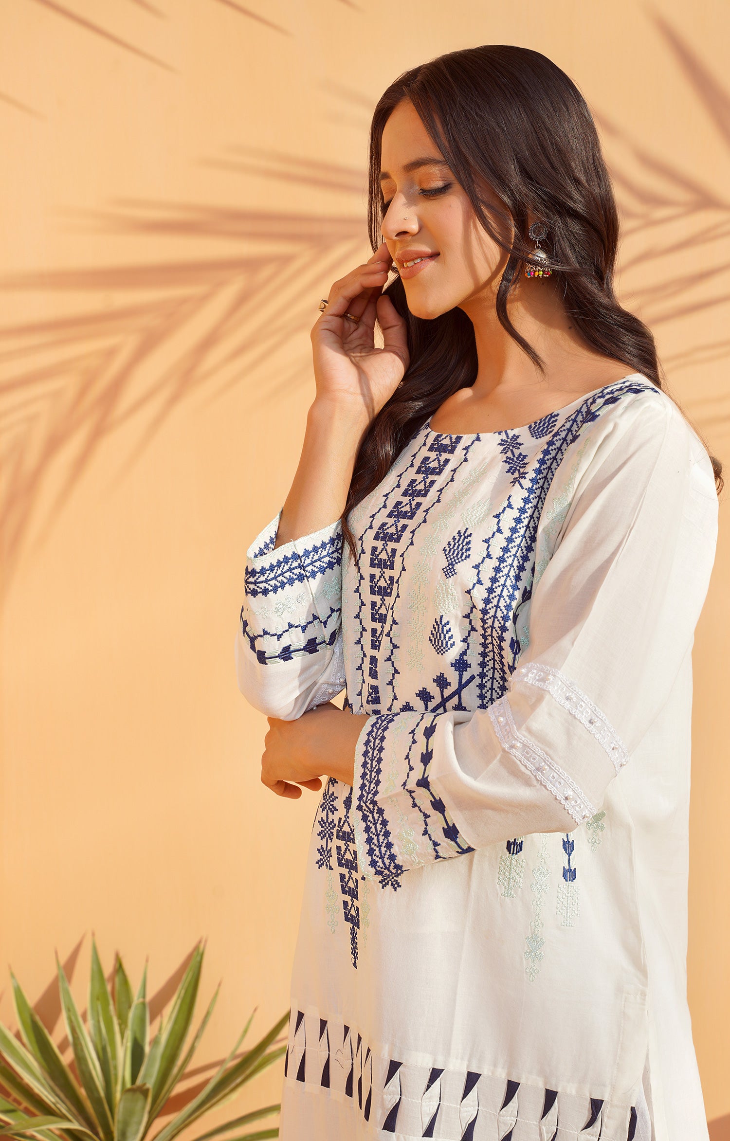 WHITE AFFAIR - EMBROIDERED SHIRT