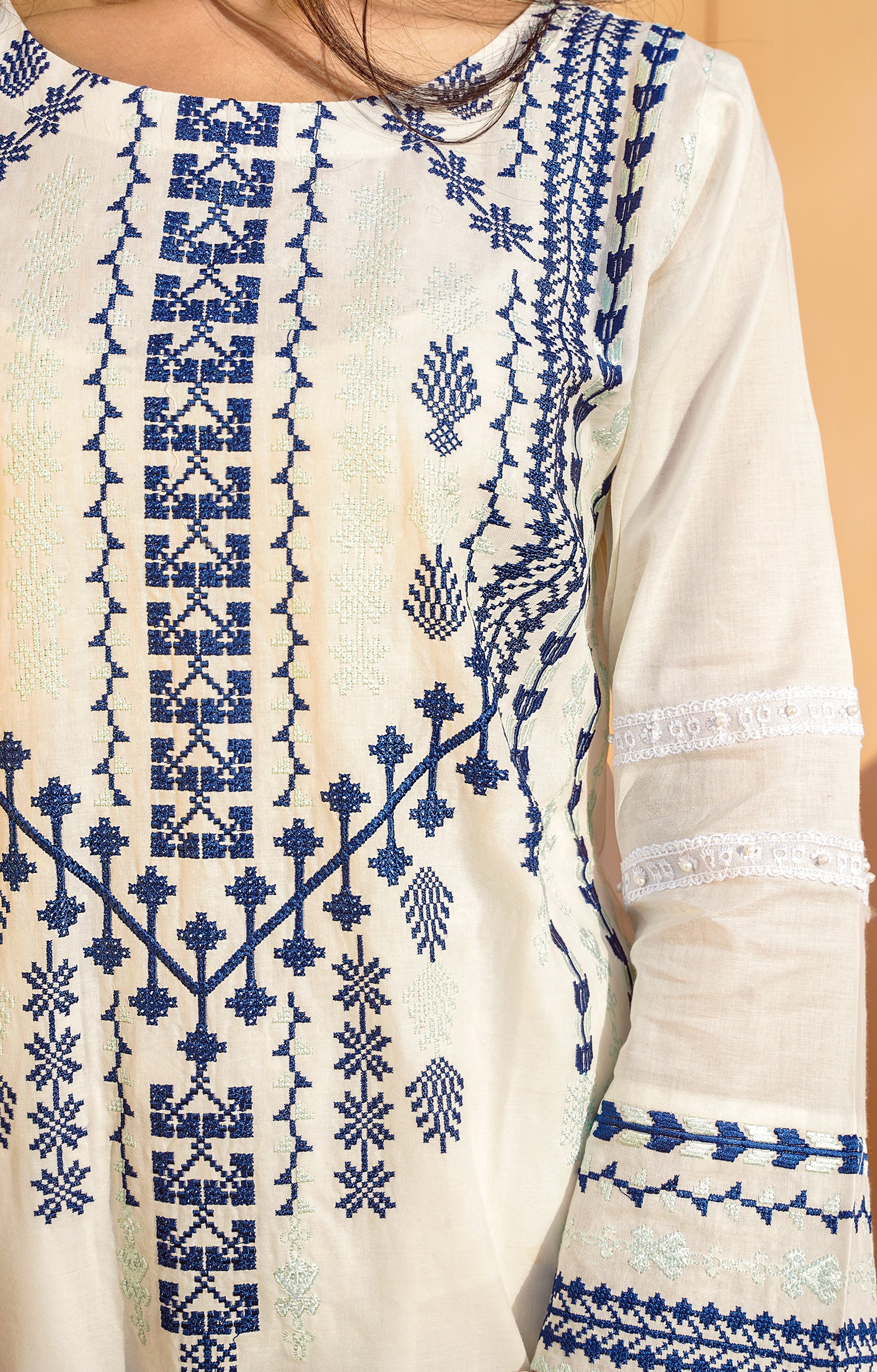 WHITE AFFAIR - EMBROIDERED SHIRT