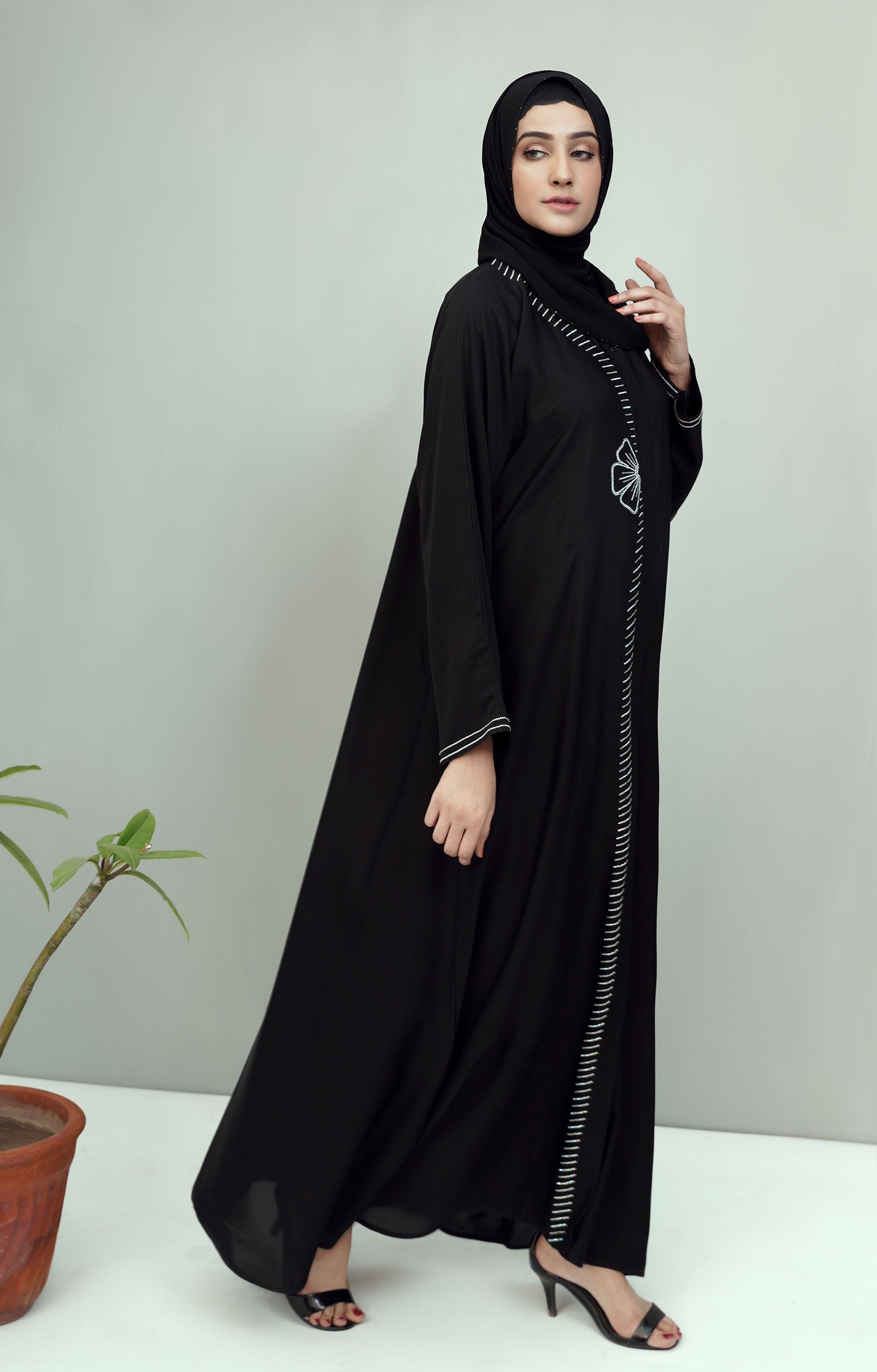 RICH BLACK SWAROVSKI STONE OPEN ABAYA