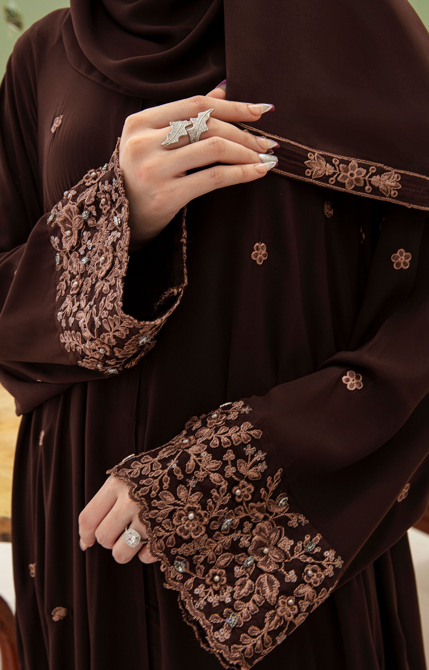 CAMELLIA EMBRIODERED FRONT OPEN ABAYA